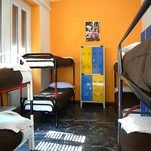 Hostel California, Mailand