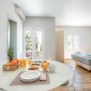 Couette-café Seveso 40, Milan