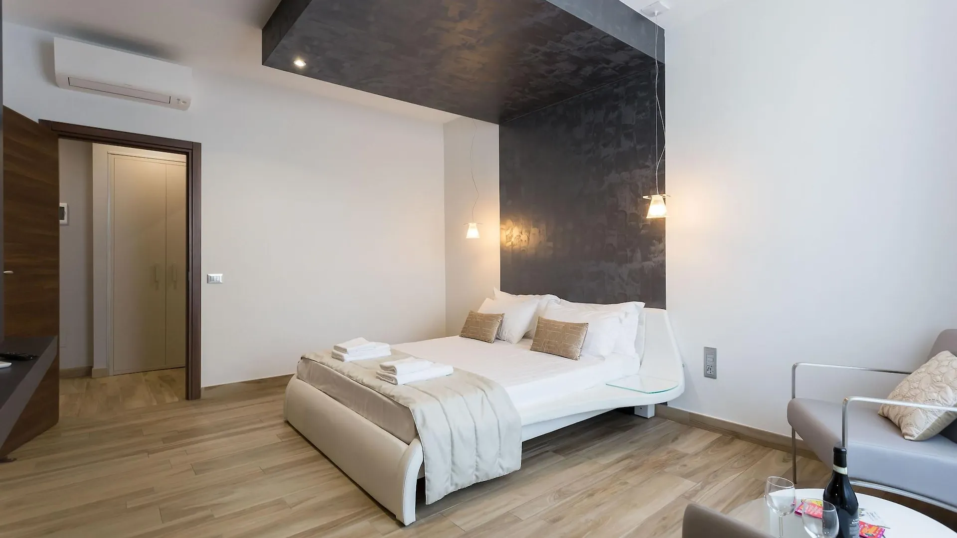 Aparthotel Durini Milan