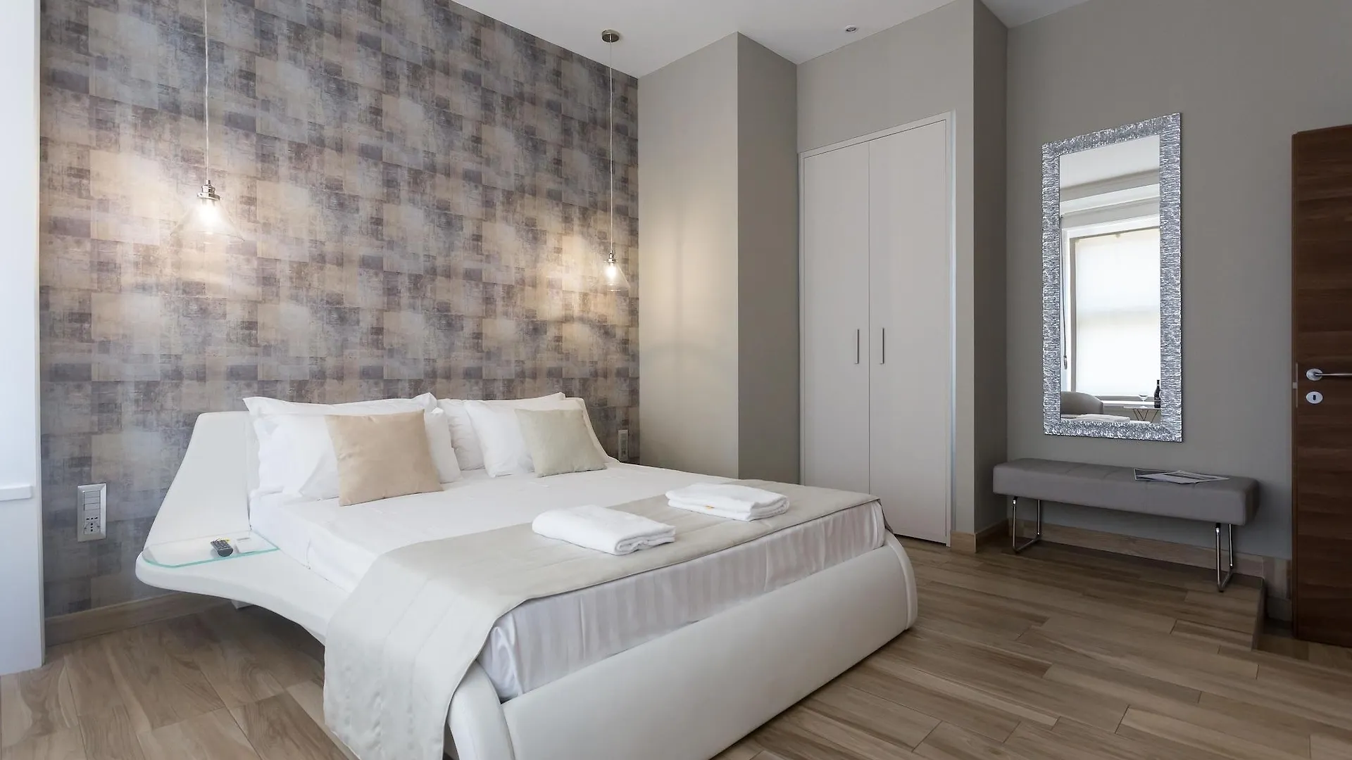 **  Aparthotel Durini Milano İtalya