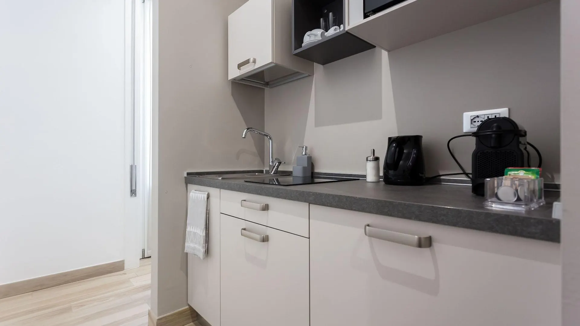 **  Aparthotel Durini Milano Italien